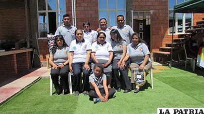 La familia Auza, con el emprendimiento de apoyar el deporte