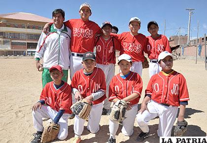 Integrantes del equipo Rojos de La Salle
