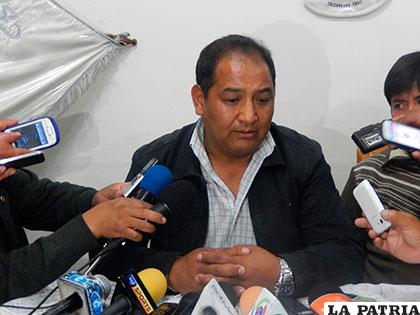 Edwin Zeballos anuncia la permanencia de Marcos Ferrufino