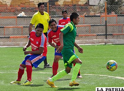 La acción del partido en el cual Corque FC venció a Totora 4-1