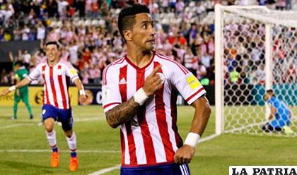Lucas Barrios es uno de los goleadores de la selección paraguaya