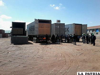 Contenedores transportados a Recintos Aduaneros con equipo médico para el hospital de tercer nivel