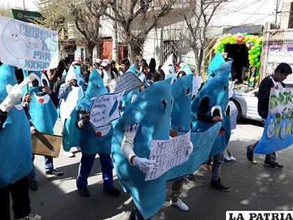Celebraron el Día del Estudiante con una farándula de concienciación por el medio ambiente
