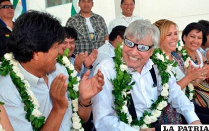 El alcalde cruceño, Percy Fernández, acompañando al Presidente en una 
campaña /prensa.com