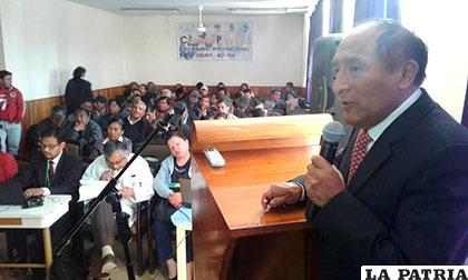 Gerente regional de la CNS, Jacinto Torrelio, detalla la rendición de cuentas parcial 2016 al personal
