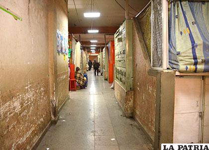 Los pasillos del mercado Bolívar son testigos mudos de la inseguridad del lugar