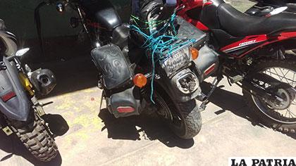 La motocicleta no sufrió muchos daños materiales