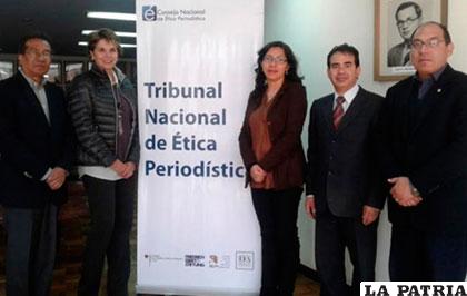 Miembros del Tribunal de ?tica, de izquierda a derecha: Erick Torrico, Erika Brockmann, Karina Olarte, Mario Saúl Andrade y José Luis Aguirre /ANF