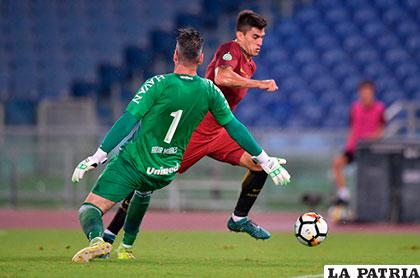 Una acción del partido que se jugó en el estadio Olímpico de la capital Italiana