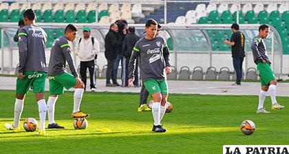 El seleccionado boliviano realizó su preparación ayer en el estadio 