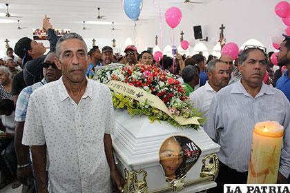 El funeral de una de las muchachas que murieron en distintos crímenes horrendos /RR.SS.