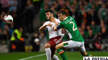 La acción del juego que terminó empatado 1-1 entre Irlanda y Georgia