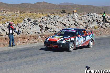 César Rodríguez ganador de la R1B en su arribo a Cala Cala