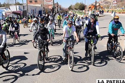 Caravana ciclista recorrió las calles orureñas