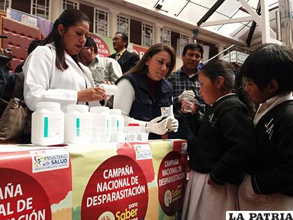 Desde ayer el sector de salud empezó a desparasitar en Oruro
