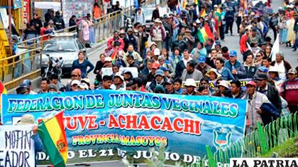 Movilización de pobladores de Achacachi /El Chaco Informa