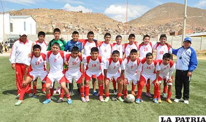 Integrantes del equipo del colegio Aniceto Arce