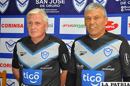 Néstor Clausen (derecha) junto a su preparador de arqueros Denis Pilet