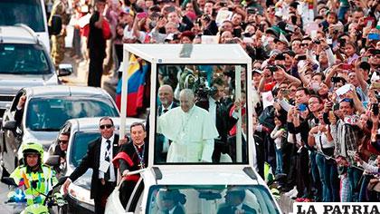 El Papa Francisco ya está en tierra colombiana