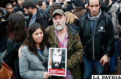 Familias argentinas marchan pidiendo esclarecimiento del joven desaparecido