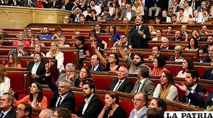 Parlamento Catalán aprobó referéndum