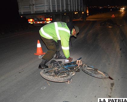 La bicicleta destrozada de la víctima fatal del incidente