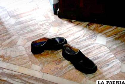 Los zapatos del periodista Melendres /ANF