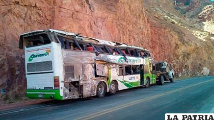 En estas condiciones quedó el bus tras el vuelco que sufrió en la carretera Oruro-Potosí /ANF