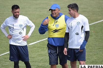 Clausen, brinda instrucciones a Suárez