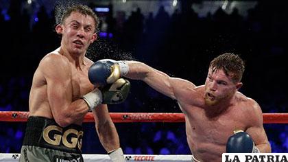Imagen de la pelea entre el kazajo Gennady Golovkin, y el mexicano Saúl 
