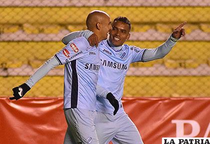 Marcos Riquelme y William Ferreira, jugadores de Bolívar /APG