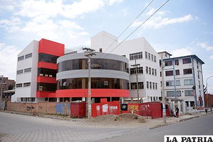 Una moderna estructura acompaña y acoge a los estudiantes de la facultad de Ciencias de la Salud