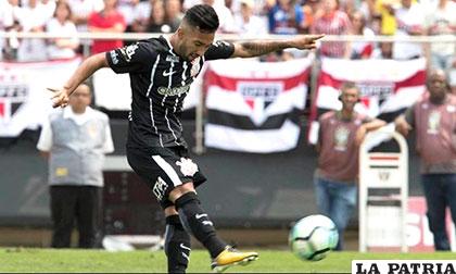 Clayson anotó su primer gol con la casaca del Corinthians