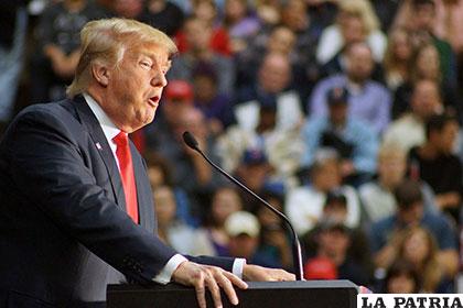 Trump continúa la defensa de su veto migratorio