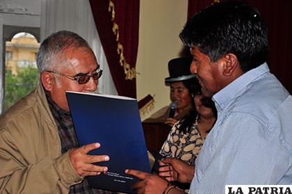 El gobernador de Oruro, será el encargado de la entrega del documento