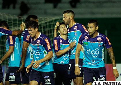El festejo de los jugadores de Blooming /APG