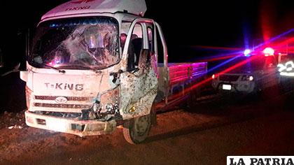 La camioneta quedó muy dañada en el impacto