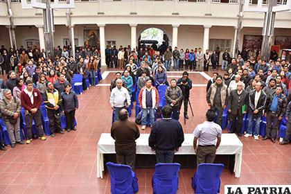 Durante el acto de entrega de personerías jurídicas