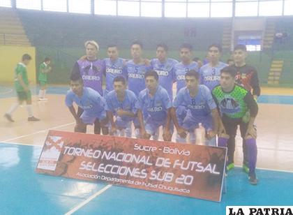 Integrantes de la selección orureña de futsal en el nacional de Sucre /cortesía Nelson Pimentel