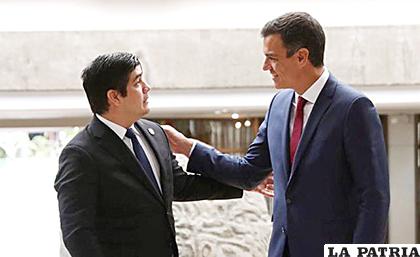 El jefe del Gobierno español, Pedro Sánchez, junto al presidente de Costa Rica /LACONEXIONUSA