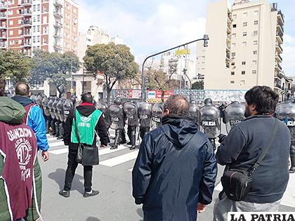 Protesta e incidentes tras el anuncio de más de 500 despidos en Agroindustria /TWITTER