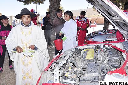 Como es tradicional, en el intermedio de la carrera se realizará la bendición a los coches