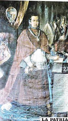  El arzobispo Benito Moxó y Francolí, ataviado de lujosas ropas y a sus pies, su pequeña mascota con un fino lazo en el cuello