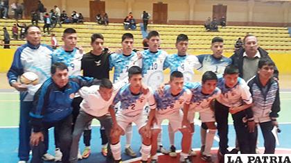 El equipo de futsal del colegio Simón Bolívar /cortesía Víctor Apaza
