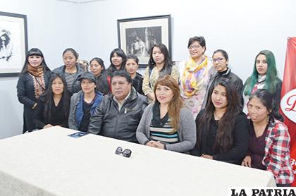 Mujeres artistas se encuentran en Oruro 