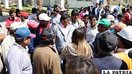 Transportistas bolivianos en la frontera con Chile /SOY CHILE
