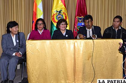 Durante la presentación de la carrera pedestre para estudiantes de centros alternativos / VÍCTOR HUGO SALAZAR - LA PATRIA