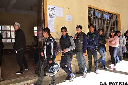 Estudiantes asistieron a sufragar para elegir autoridades facultativas /LA PATRIA