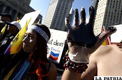 Los demandantes ecuatorianos piden a Chevron el pago de 9.500 millones de dólares por los daños /Yahoo Noticias