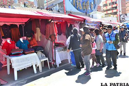 Feria textil acogió a casi 60 microempresarios del rubro / LA PATRIA